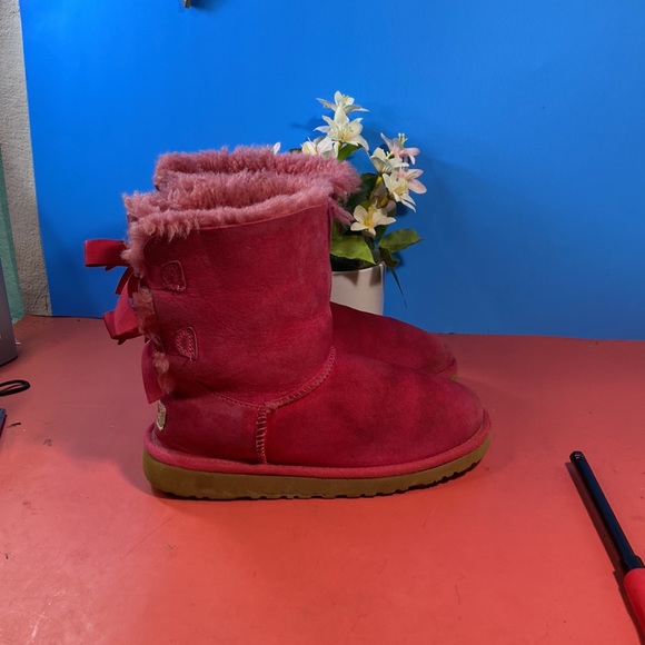 Girls Ugg boots SZ 3 - Picture 2 of 7